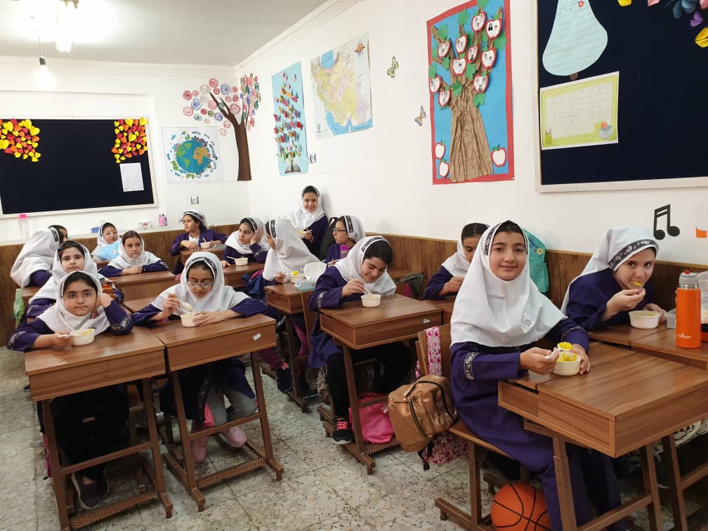 پخش نذری به مناسبت اربعین حسینی در دبستان باران اندیشه